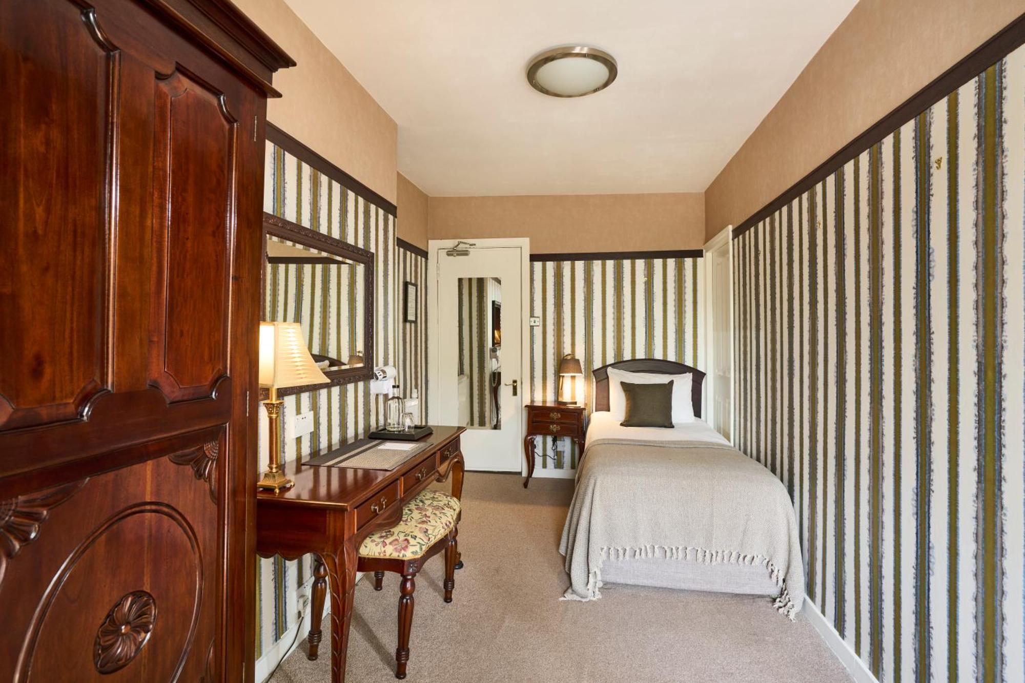 Stage House Bed & Breakfast Glenfinnan Exterior photo