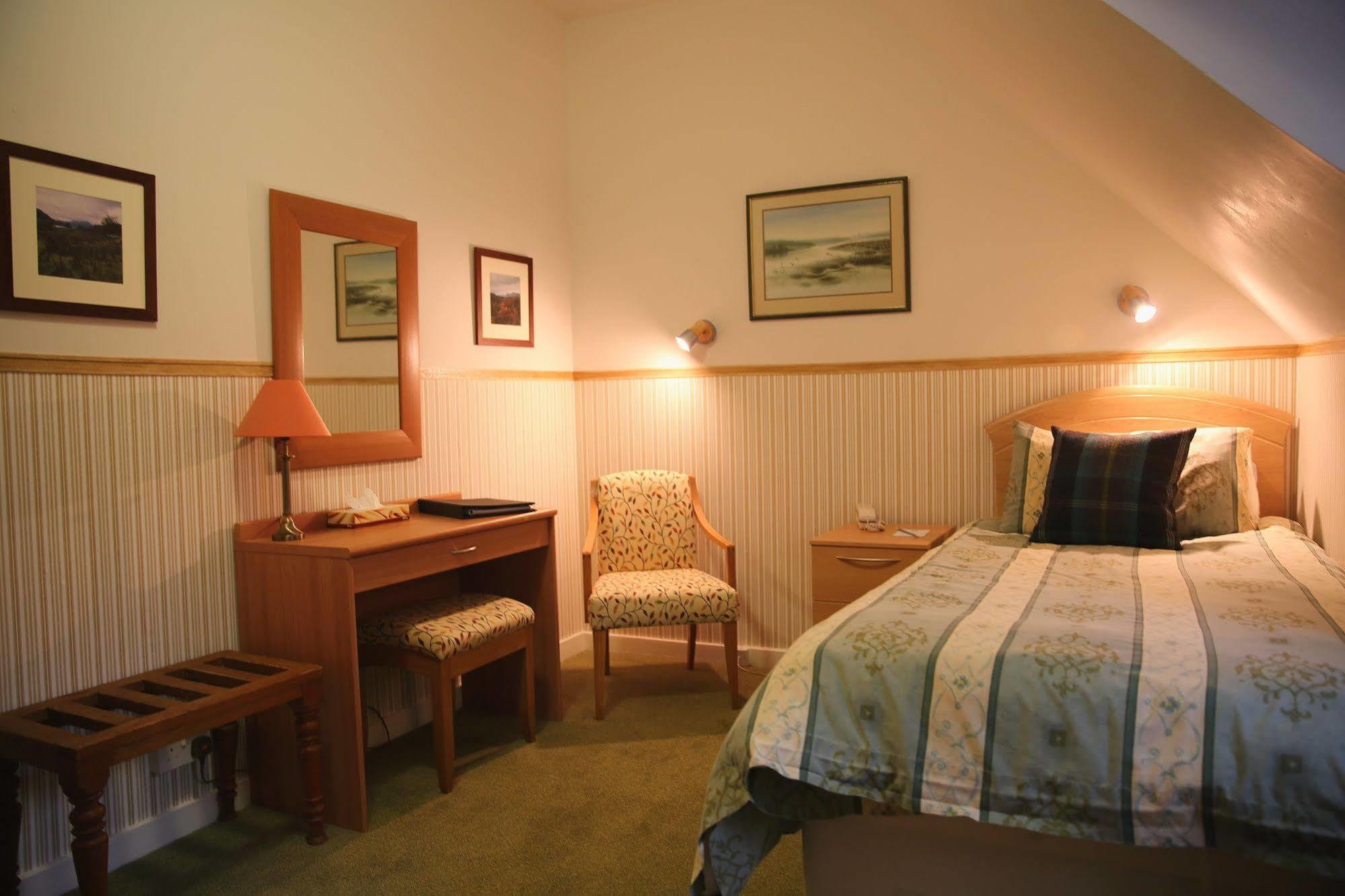 Stage House Bed & Breakfast Glenfinnan Exterior photo