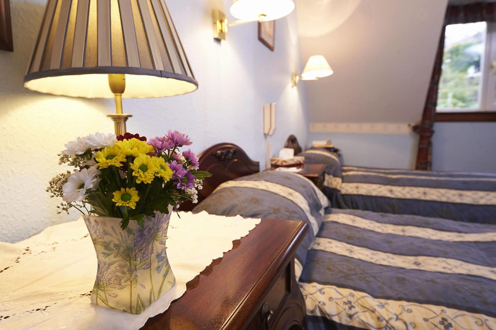 Stage House Bed & Breakfast Glenfinnan Exterior photo