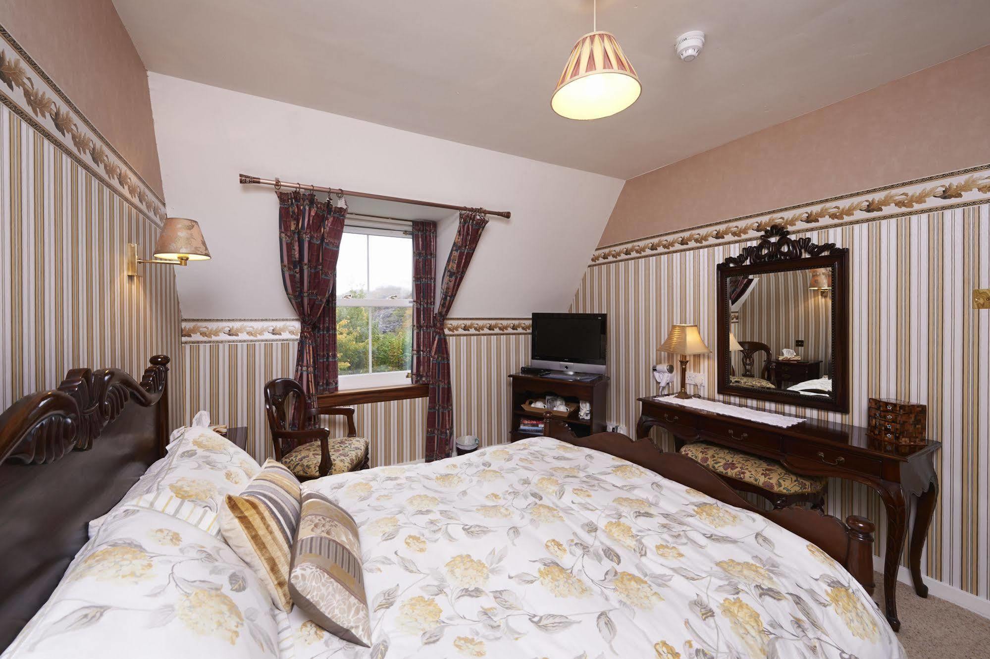 Stage House Bed & Breakfast Glenfinnan Exterior photo