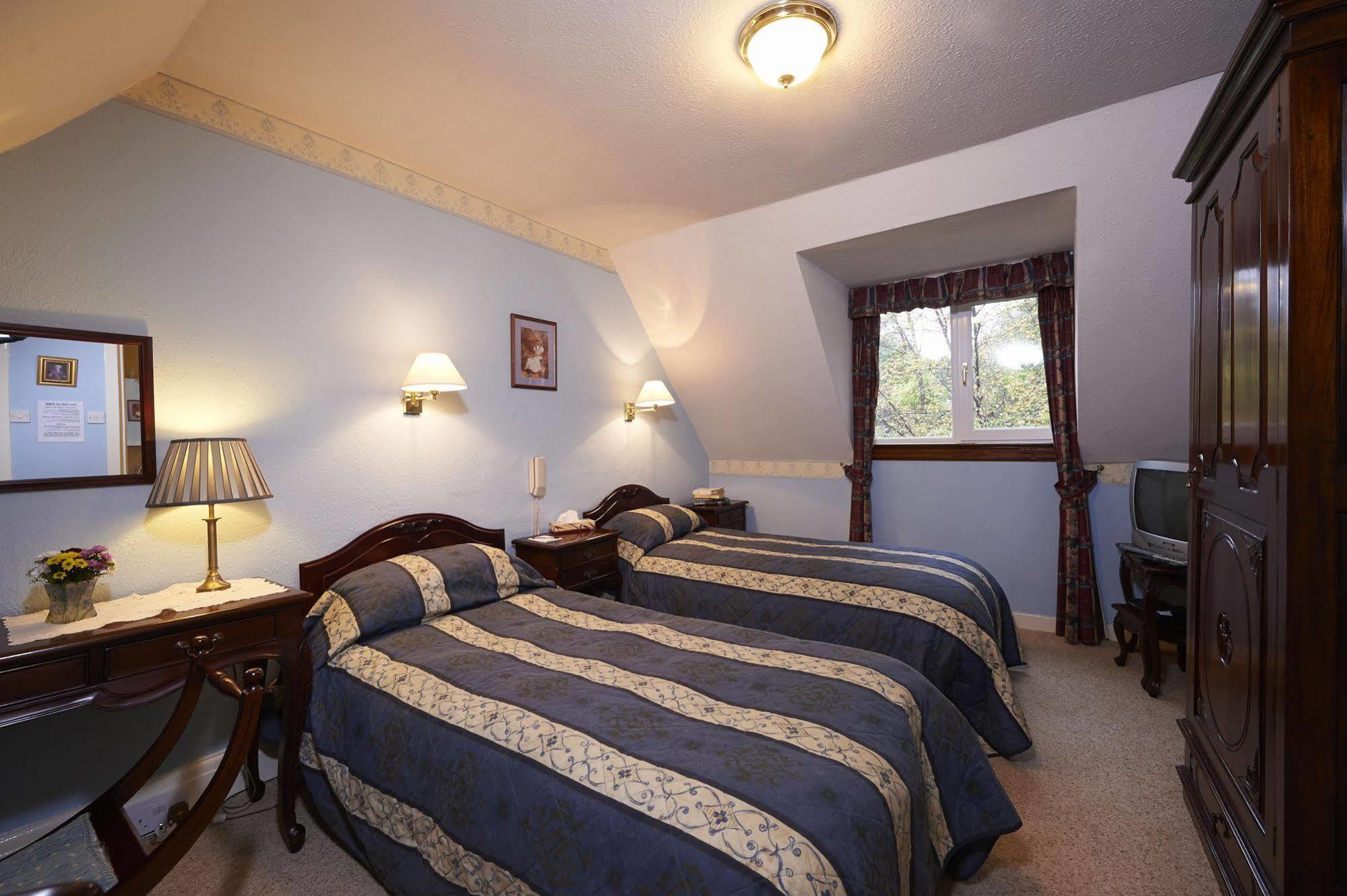 Stage House Bed & Breakfast Glenfinnan Exterior photo